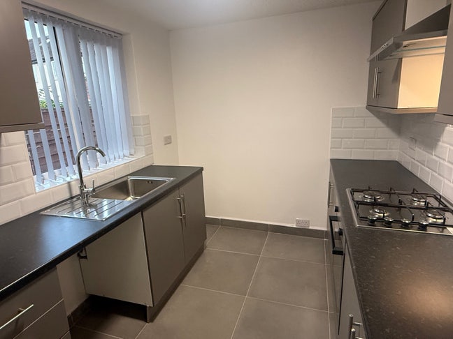 3 Bed Mid Terrace Spacious Property Main Photo
