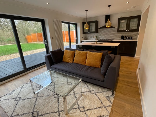 3 Double Rooms +  En Suites in Amazing House Share Main Photo