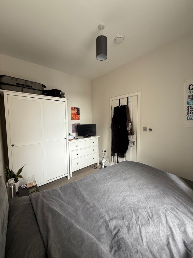 Bright Double Room in Modern Flat - SW16 Main Photo