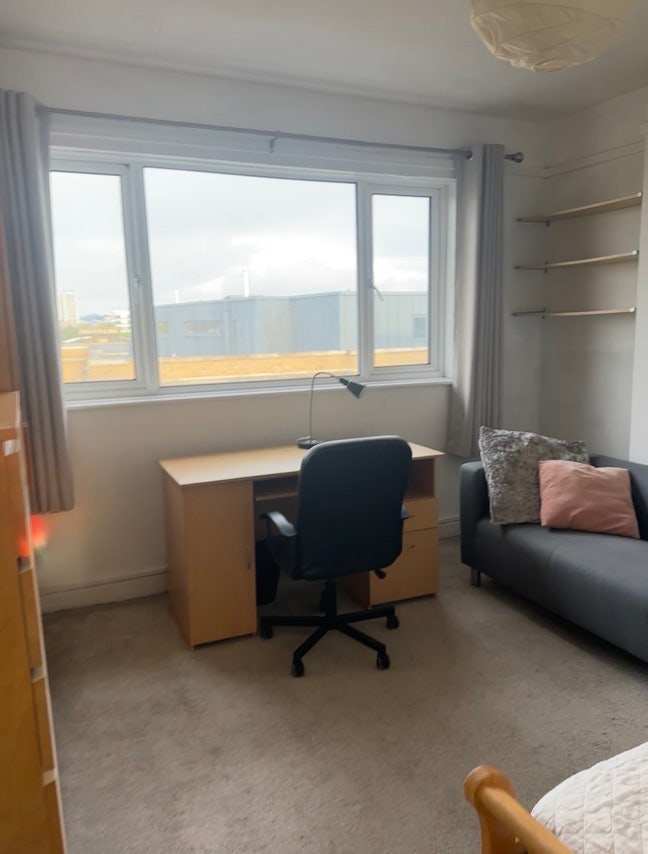 2 Bed 1 Bath Shepherd’S Bush - 3Rd Tenant Needed Main Photo