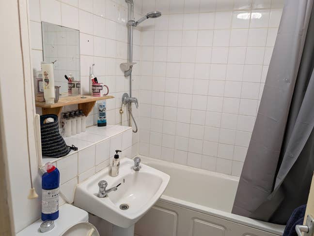 Double room to let in UB8 Area Main Photo