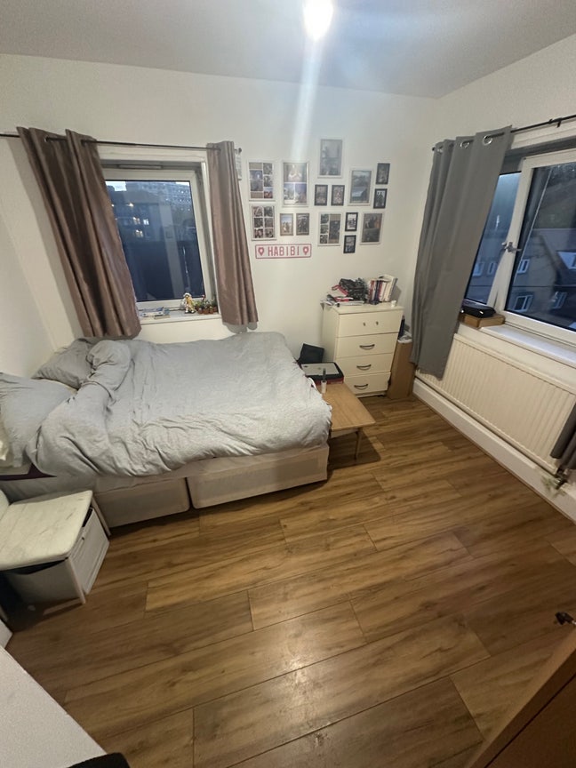 Bright and Spacious double room /End of october Main Photo