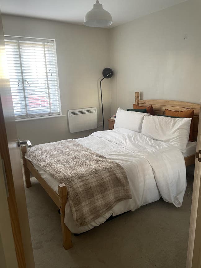 Beautiful double bed with own bathroom Main Photo