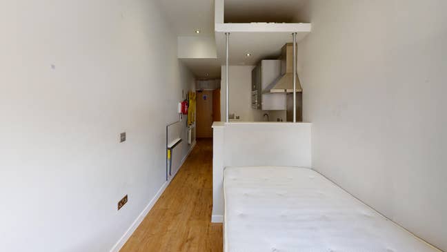 Multiple Studio Apartments Availiable 66 Queensrd  Main Photo