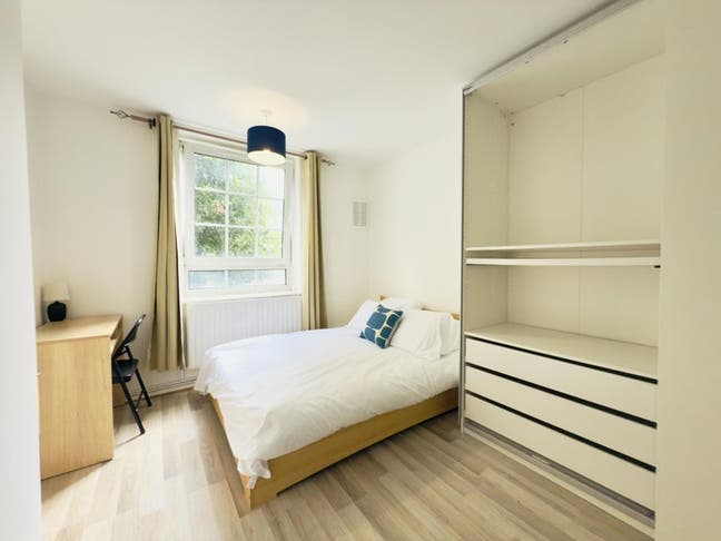 Live in Zone 1 | Double Room by Aldgate East Main Photo