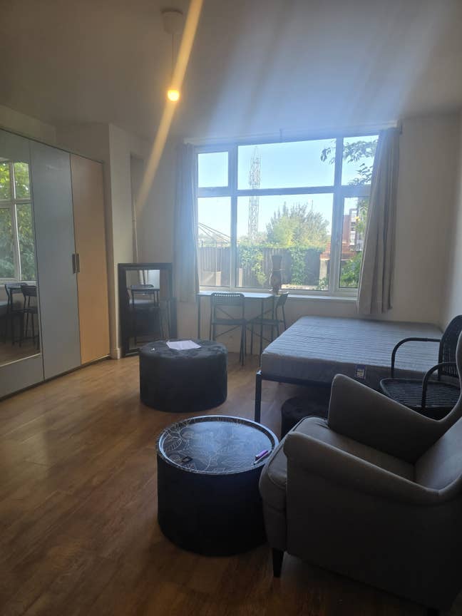 Large Self-contained Studio Flat - Dss Considered Main Photo