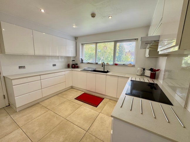 *Short Let Modern Tidy Quiet Clean Double Bedoom*  Main Photo