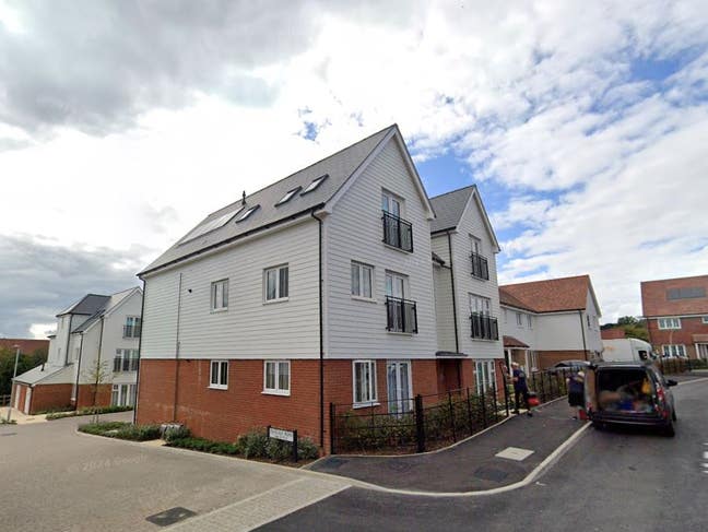 Double room available in a 2-bedroom flat Main Photo