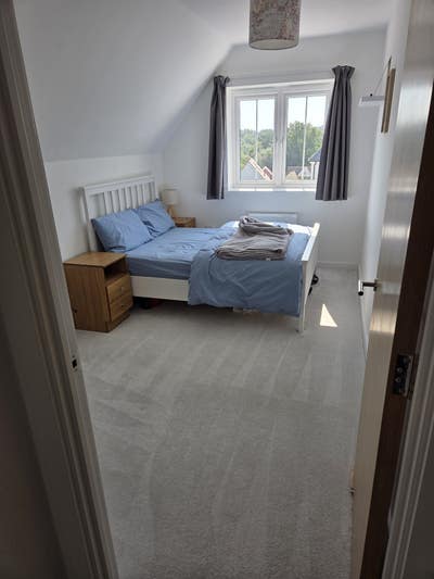 Double room available in a 2-bedroom flat Main Photo