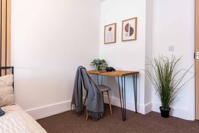 **Brand new furnished Ensuite room** Main Photo