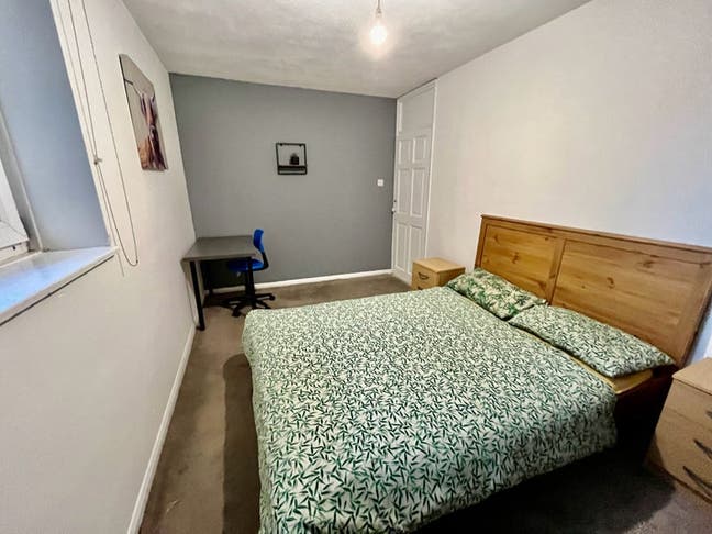 2 Room Bermondsey - Act Fast - Move with friends Main Photo