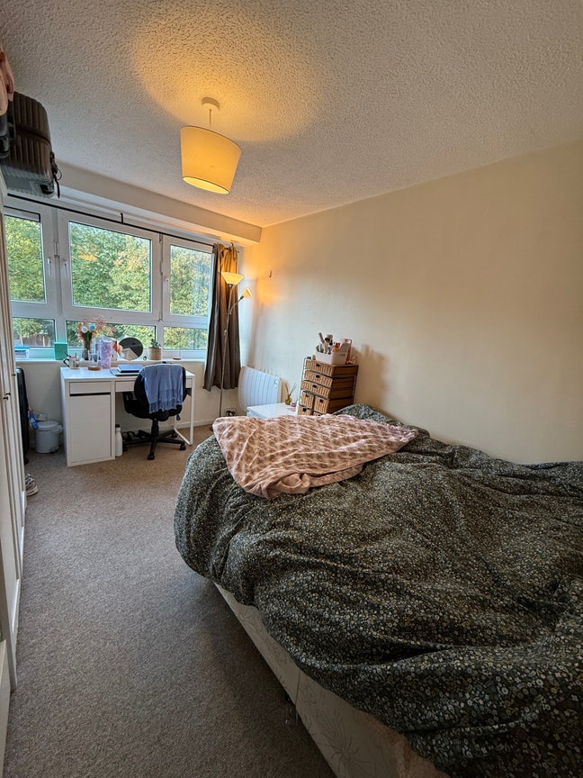Double room in Battersea flat share Main Photo