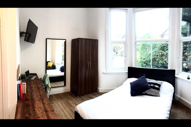 1 Studio & 1 Ensuite Room – All Bills Covered Main Photo