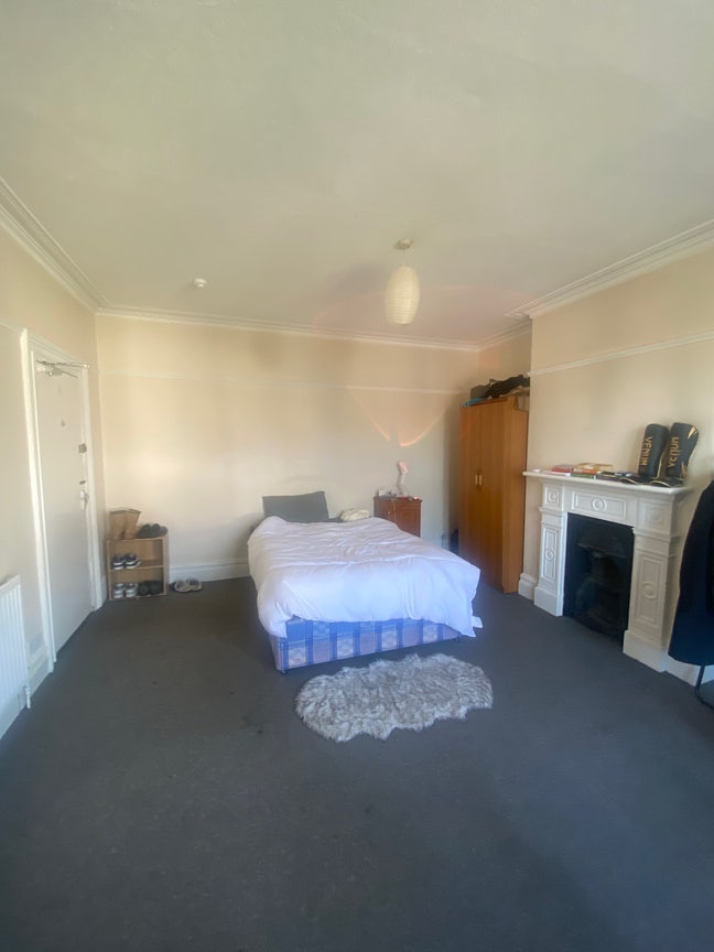 Full furnished room in a shared house  Main Photo
