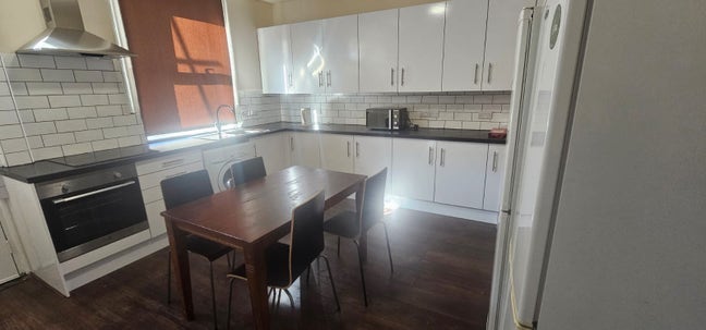 4 Doubles, Bills inc - Winfield Terrace, Woodhouse Main Photo