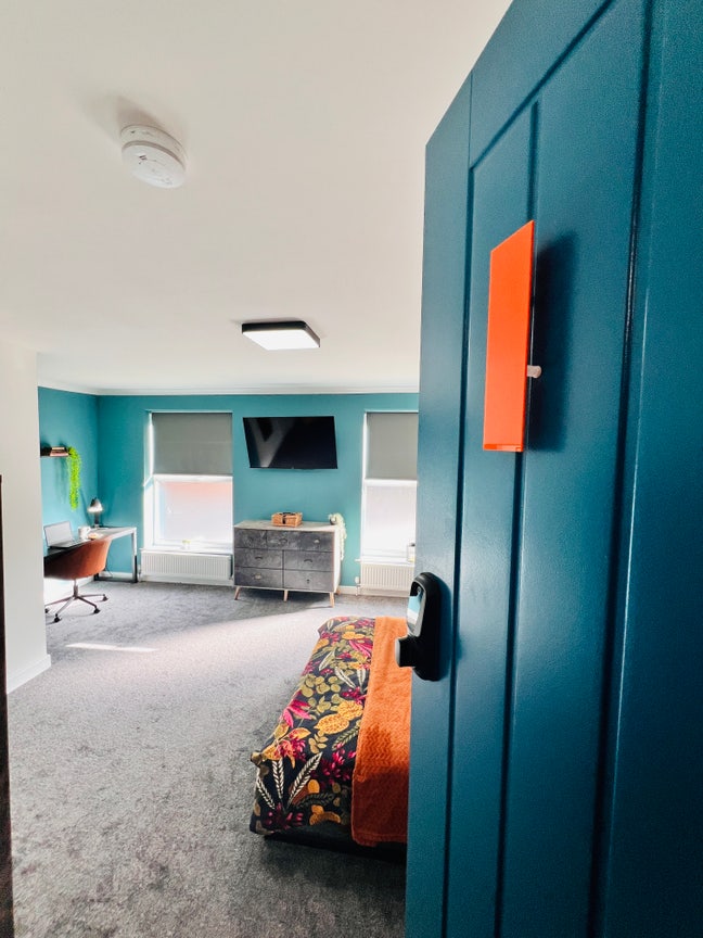 Wow Factor Ensuite Room Available December Main Photo