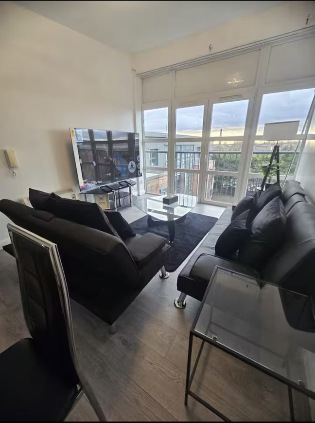 2 rooms in 2-bed Flat in Eccles | Ref 3141D  Main Photo