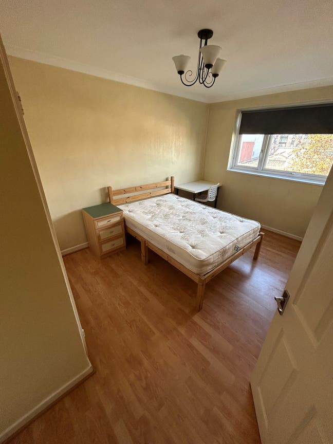 * Lovely Opportunities Next to Queen Mary Uni * Main Photo