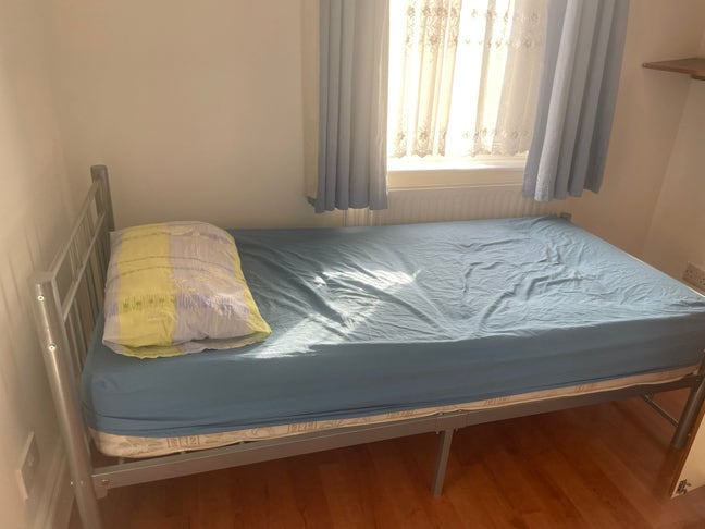 Small room to rent for female  Main Photo