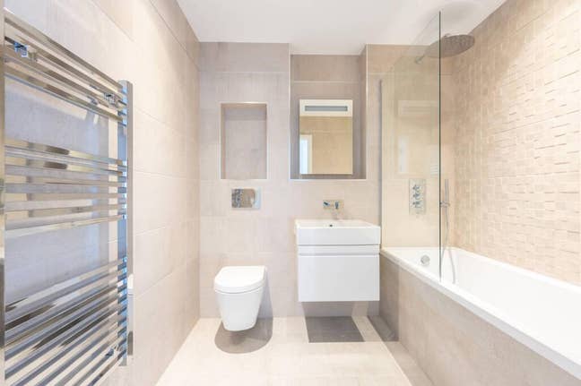 Single Room available,2mins walk to Purley station Main Photo