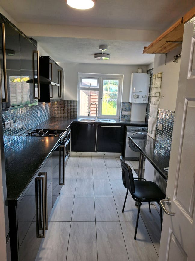 Newly refurbished, luxury bedrooms! Great location Main Photo