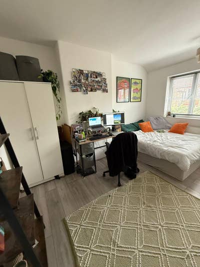2 Large Doubles *Living Room, Garden &Conservatory Main Photo