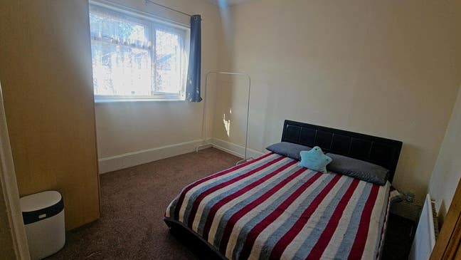 Spacious  Double  Bedroom  Female Preferred Main Photo