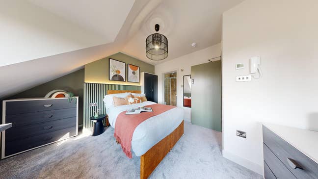 En-suite Double Room – Available Now in Tulse Hill Main Photo