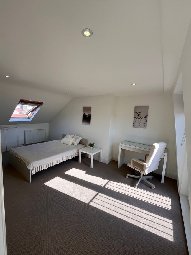 💡 Bills Included 🏠  •  SW17 •  Ensuite Room
 Main Photo