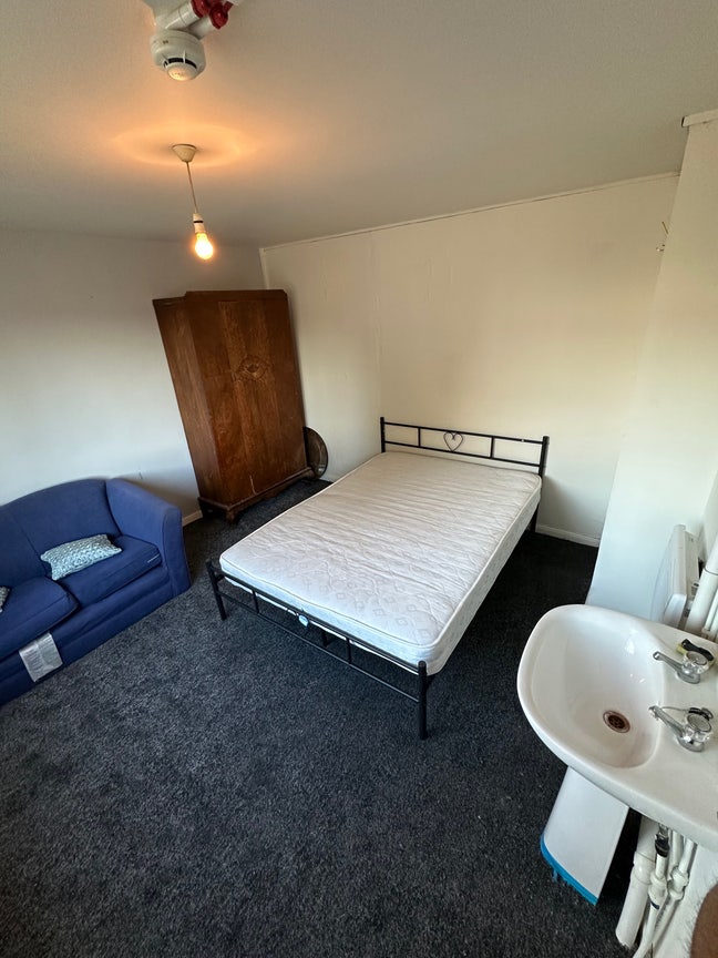 Large room Hemel Hmpested Main Photo