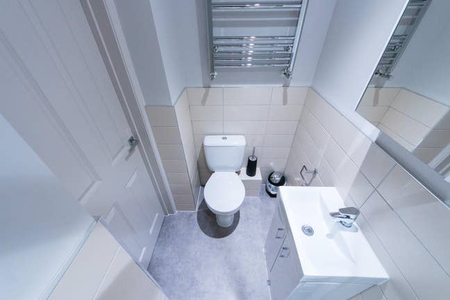 A Beautiful Home - Close to Mainline Station Main Photo