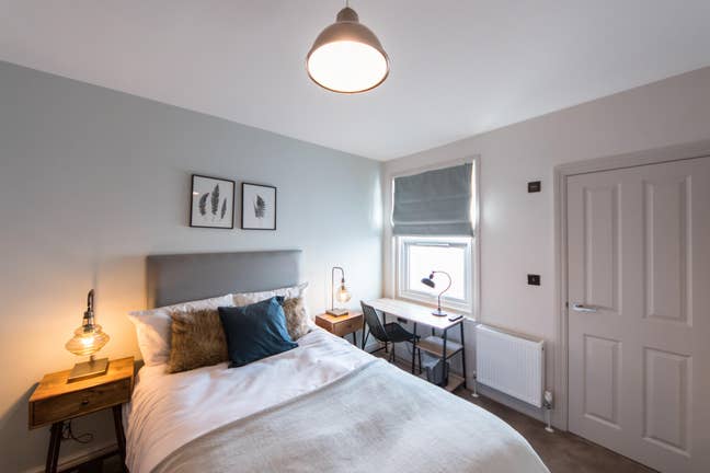 A Beautiful Home - Close to Mainline Station Main Photo