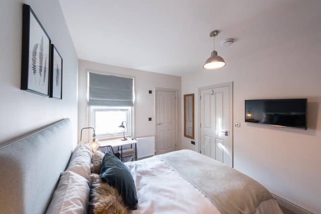 A Beautiful Home - Close to Mainline Station Main Photo