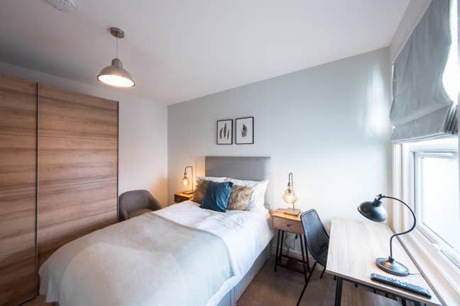 A Beautiful Home - Close to Mainline Station Main Photo