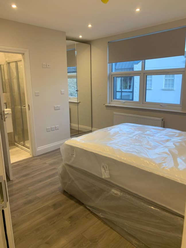 2x Double Furnished Rooms with Own Bathrooms Main Photo