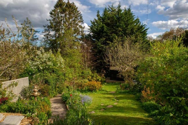 Peaceful Double Room in Lovely House with Garden Main Photo