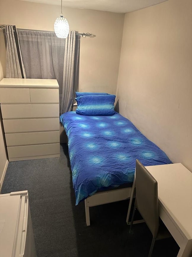 Single room available now  Main Photo