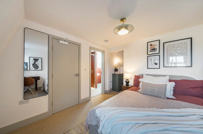 6 Bedrooms in Newly Refurbished House - Battersea Main Photo