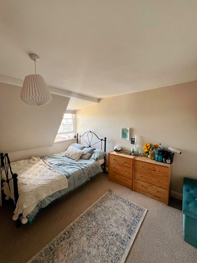 Double room in social Clifton flat Main Photo