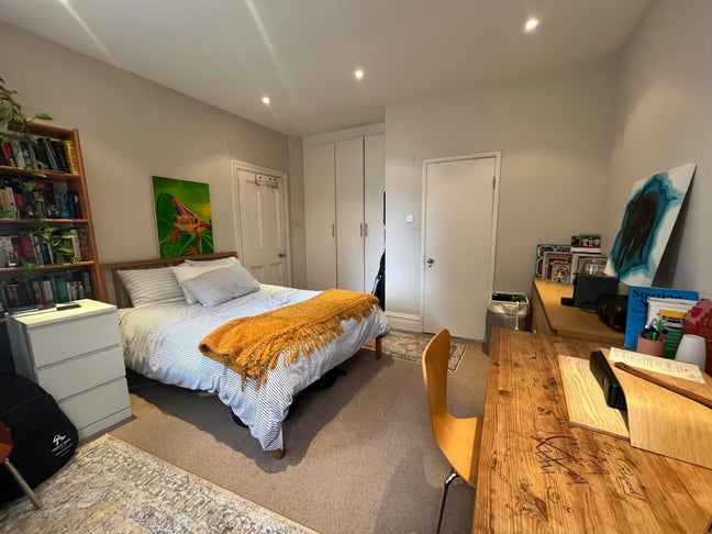 Bright, big en-suite room  Main Photo