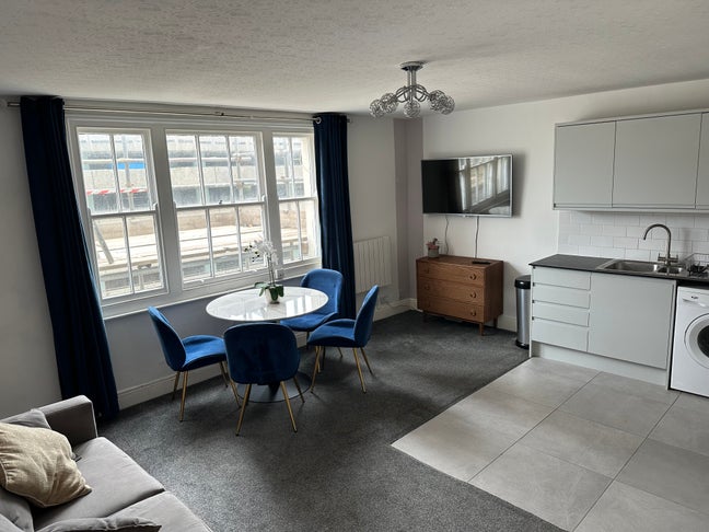 1 bed flat in cannon place 2 mins walk to the sea Main Photo