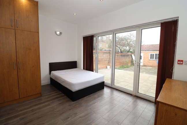5 Min Walk from Piccadilly Line- Rooms-TW7 Main Photo