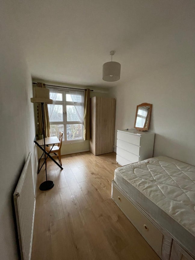 Lovely double room in Devon’s Road/ Bow Main Photo