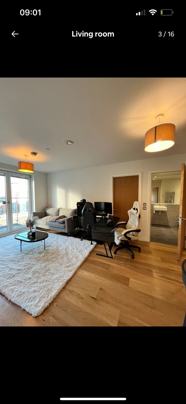 Modern City Centre Flatshare - Balcony & LakeView  Main Photo