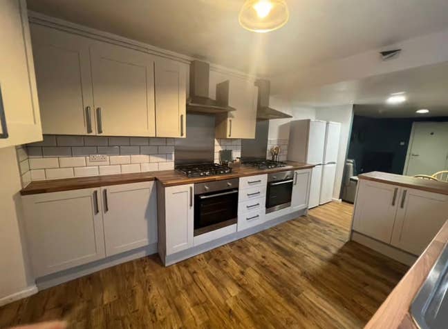Room Available Immediately - 42 Henrietta Street  Main Photo