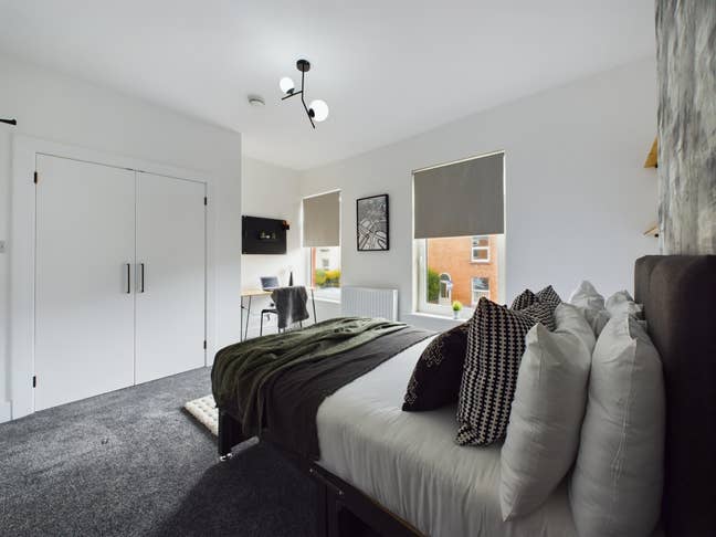 Room Available Immediately - 40 Park Place  Main Photo