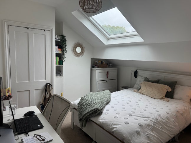 Double Room Available in 3-Bed Flat - Balham Main Photo