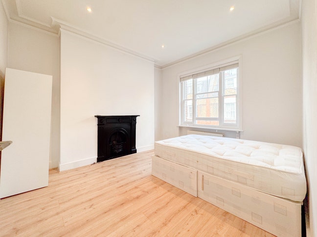 2 bedroom flat in Fitzrovia, W1W Main Photo