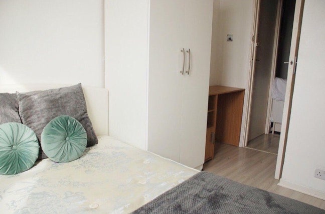 4 Amazing Rooms Available in Flat Share (4) Main Photo