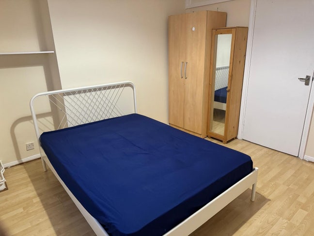 Comfortable Double Room To Let - London E1 Main Photo